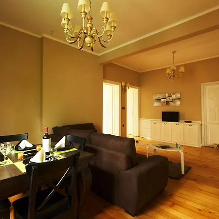 Rustic Style, Top Center + Parking Apartment *