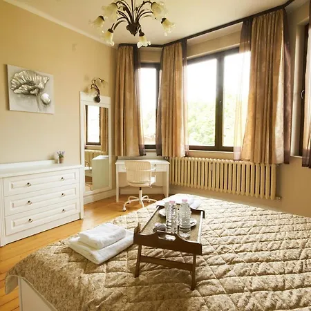 Rustic Style, Top Center + Parking *